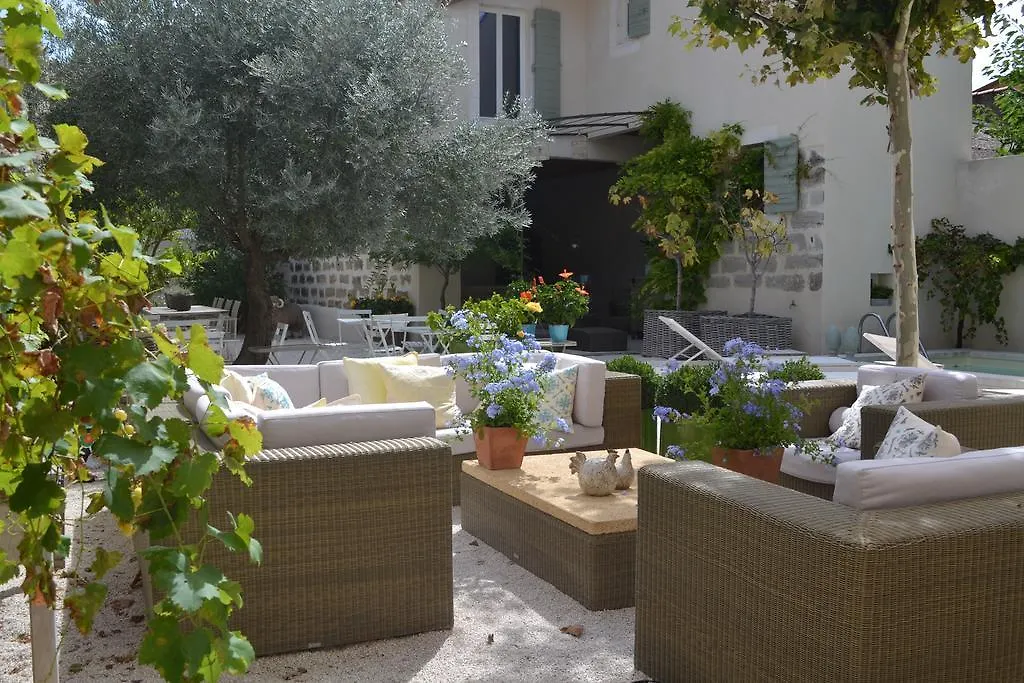 Mas A L'Improviste Bed & Breakfast Maillane France