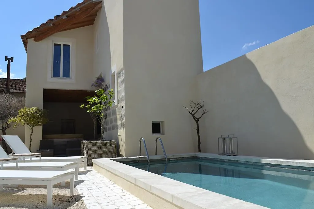 Bed and Breakfast Mas A L'Improviste Maillane